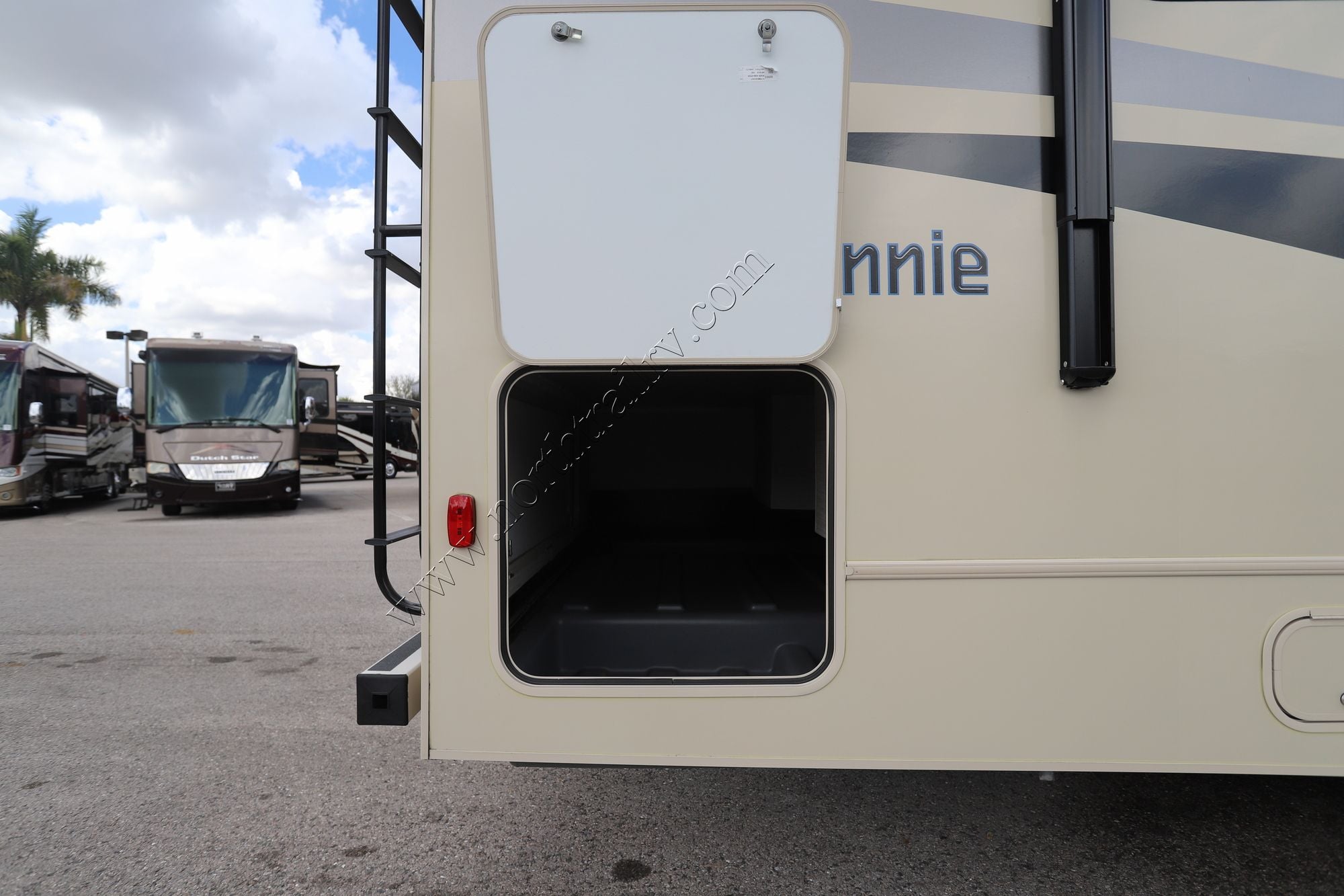 Used 2025 Winnebago Minnie Winnie 31K Class C  For Sale