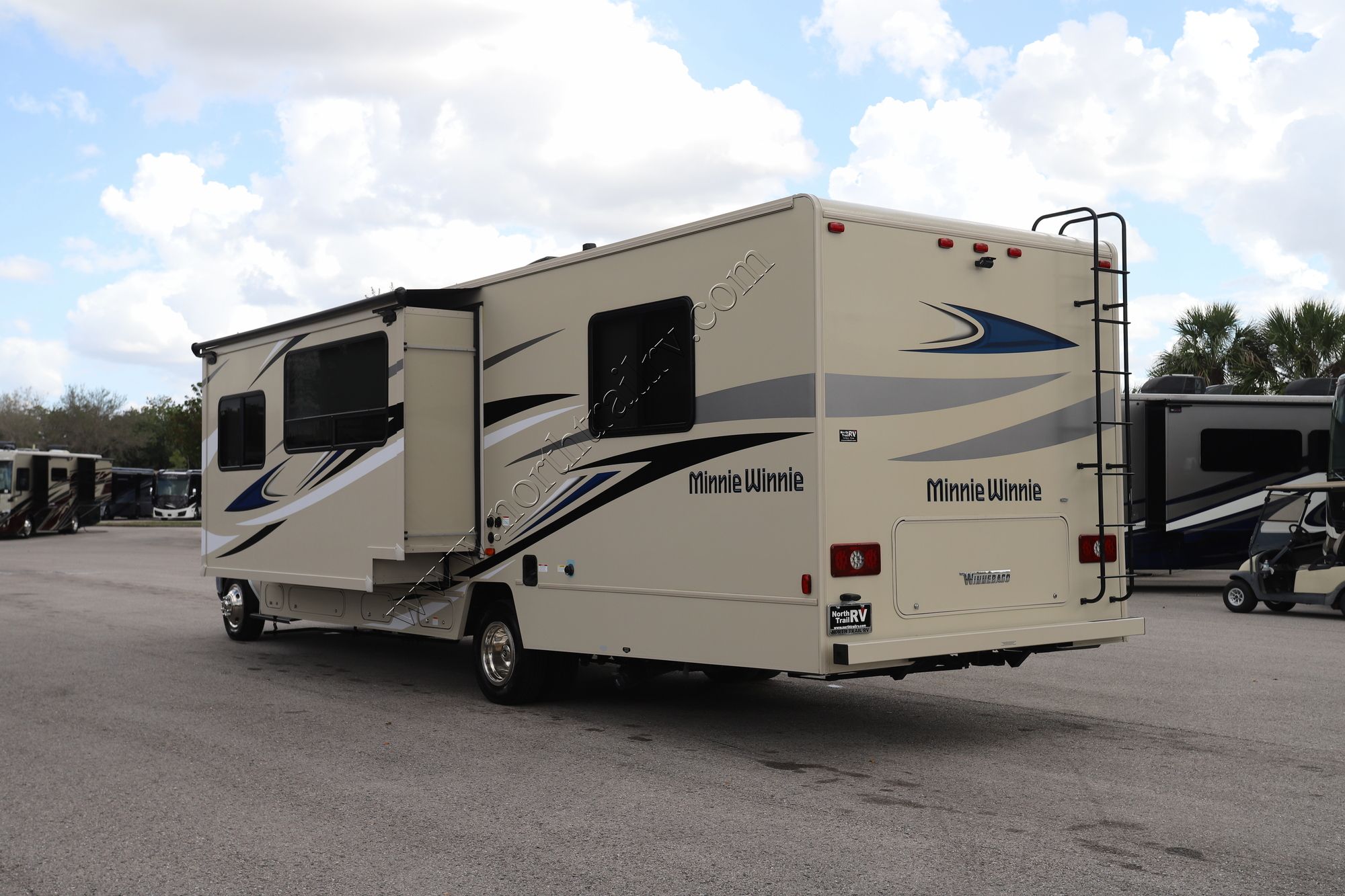 Used 2025 Winnebago Minnie Winnie 31K Class C  For Sale