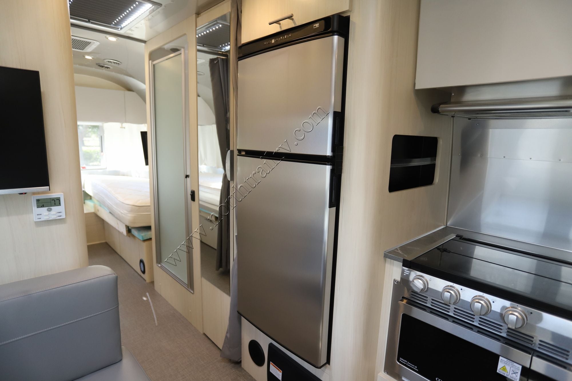 2025 Airstream Flying Cloud 28RBT Travel Trailer Used  For Sale
