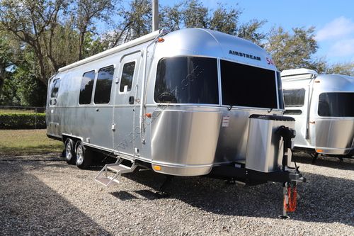 2025 Airstream Flying Cloud 28RBT