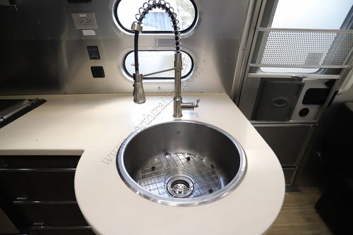 2014 Airstream International SIGNATURE 27FB Travel Trailer