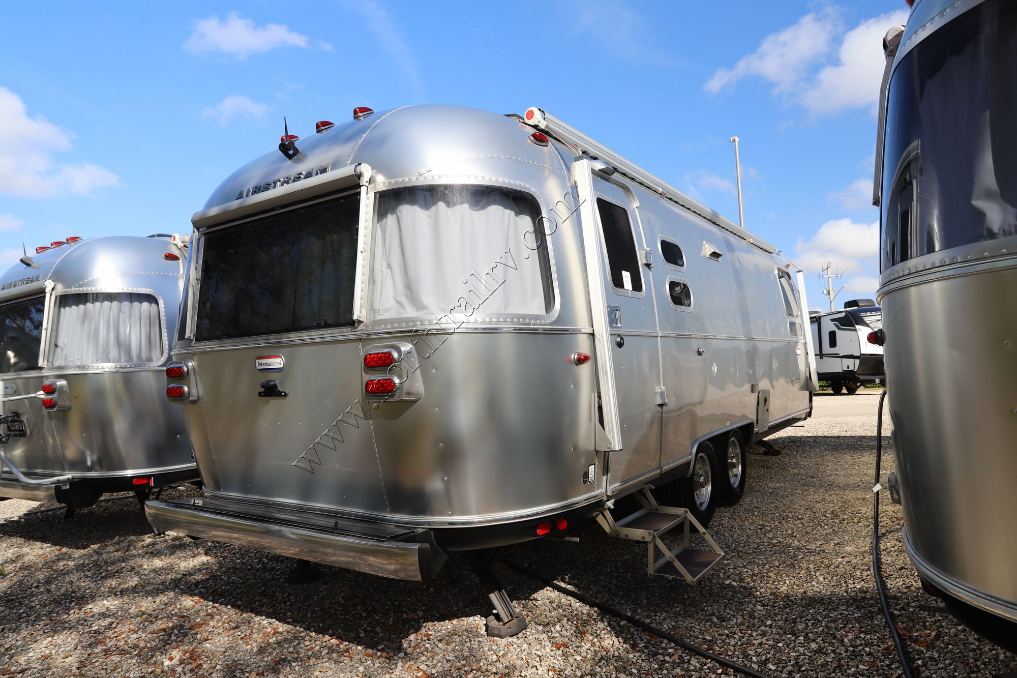 Used 2023 Airstream International 27FB Travel Trailer  For Sale
