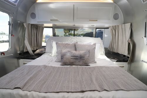 2025 Airstream Classic 33FB