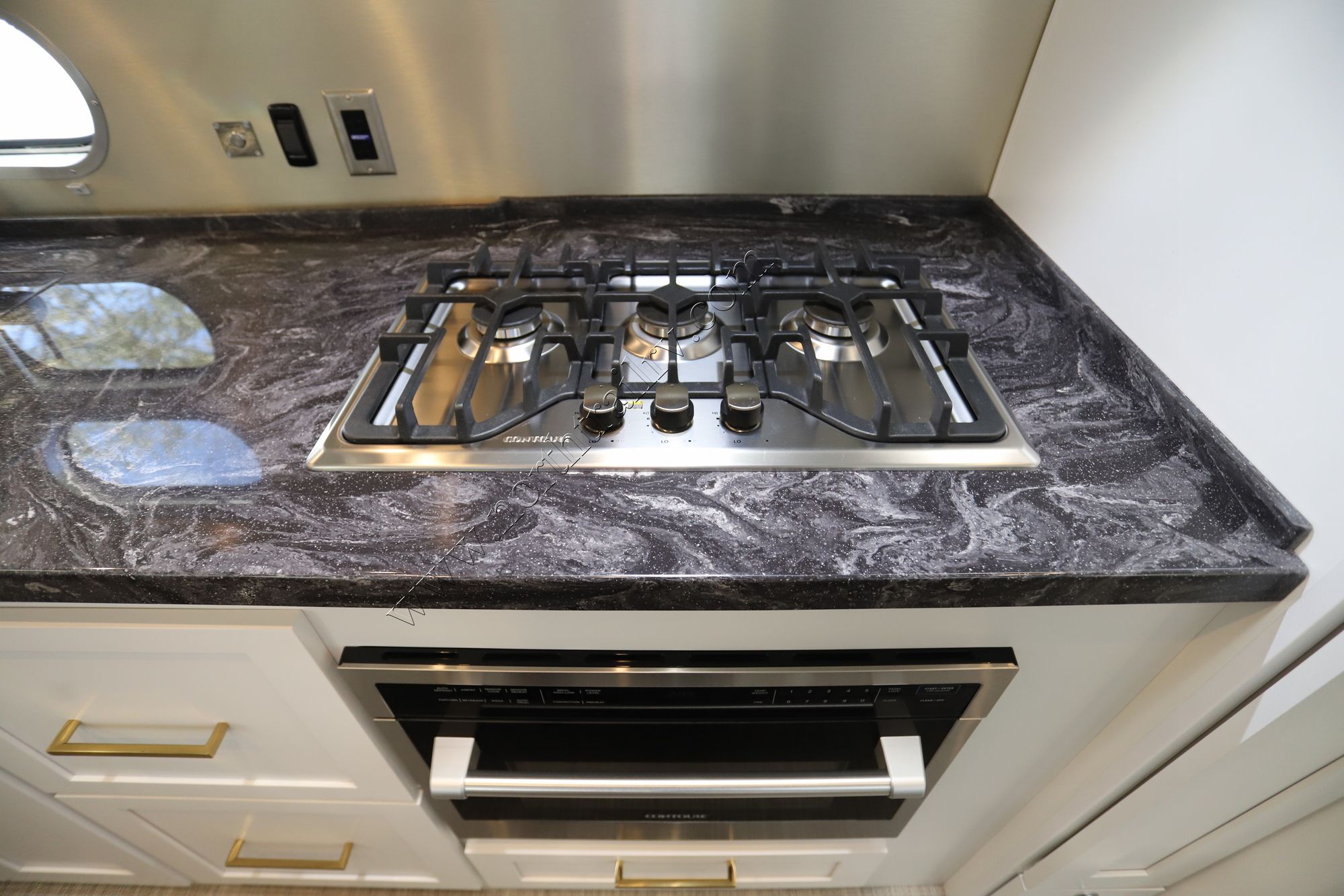 Used 2025 Airstream Classic 33FB Travel Trailer  For Sale