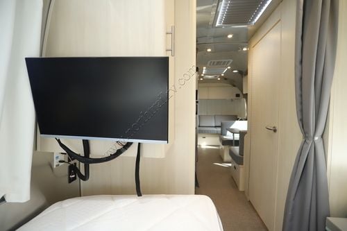 2025 Airstream Flying Cloud 28RBT