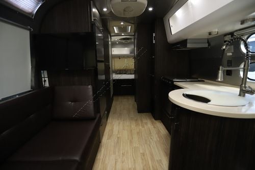2014 Airstream International SIGNATURE 27FB Travel Trailer