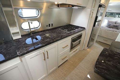 2025 Airstream Classic 33FB