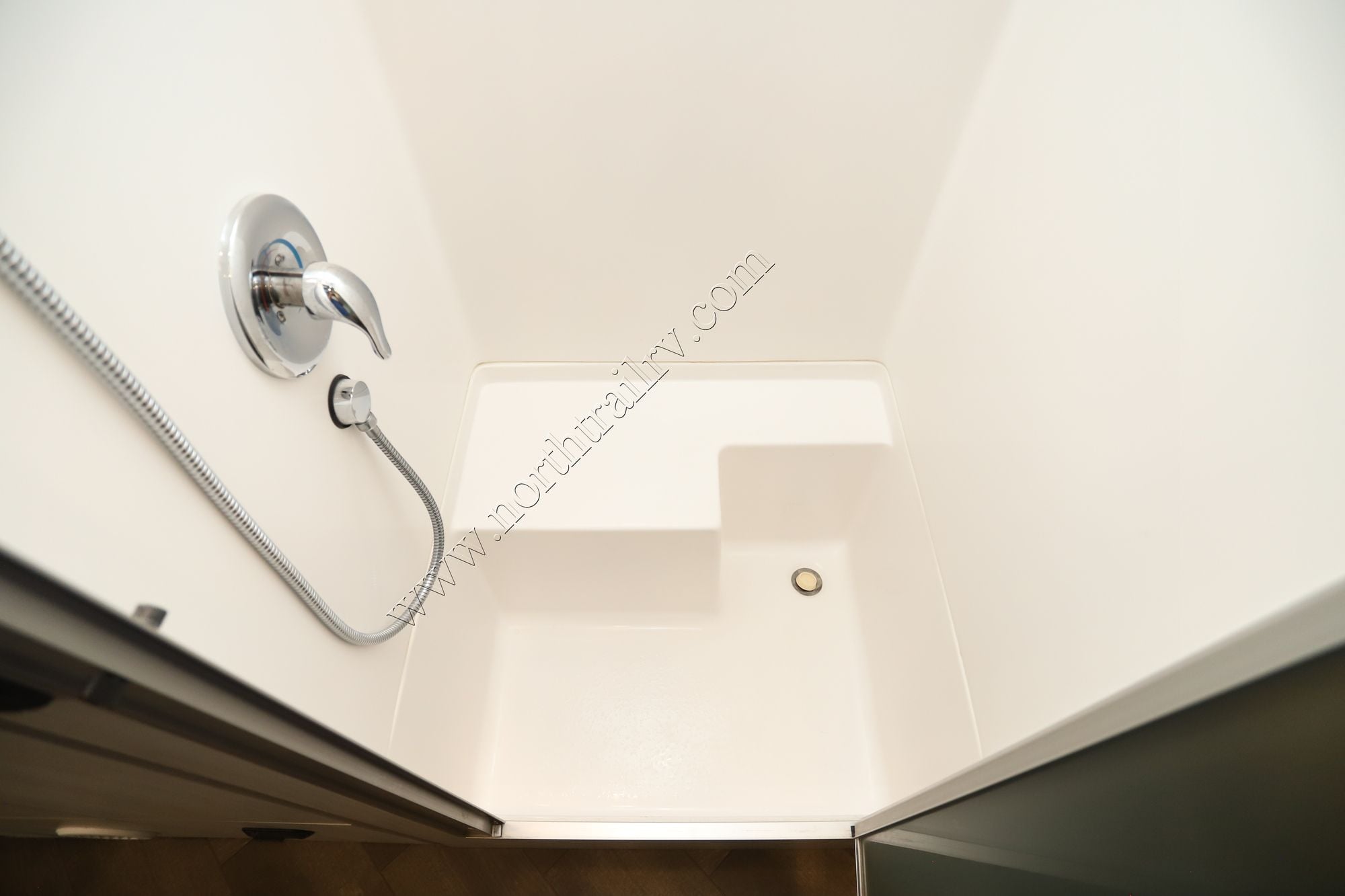 Used 2023 Airstream International 27FB Travel Trailer  For Sale