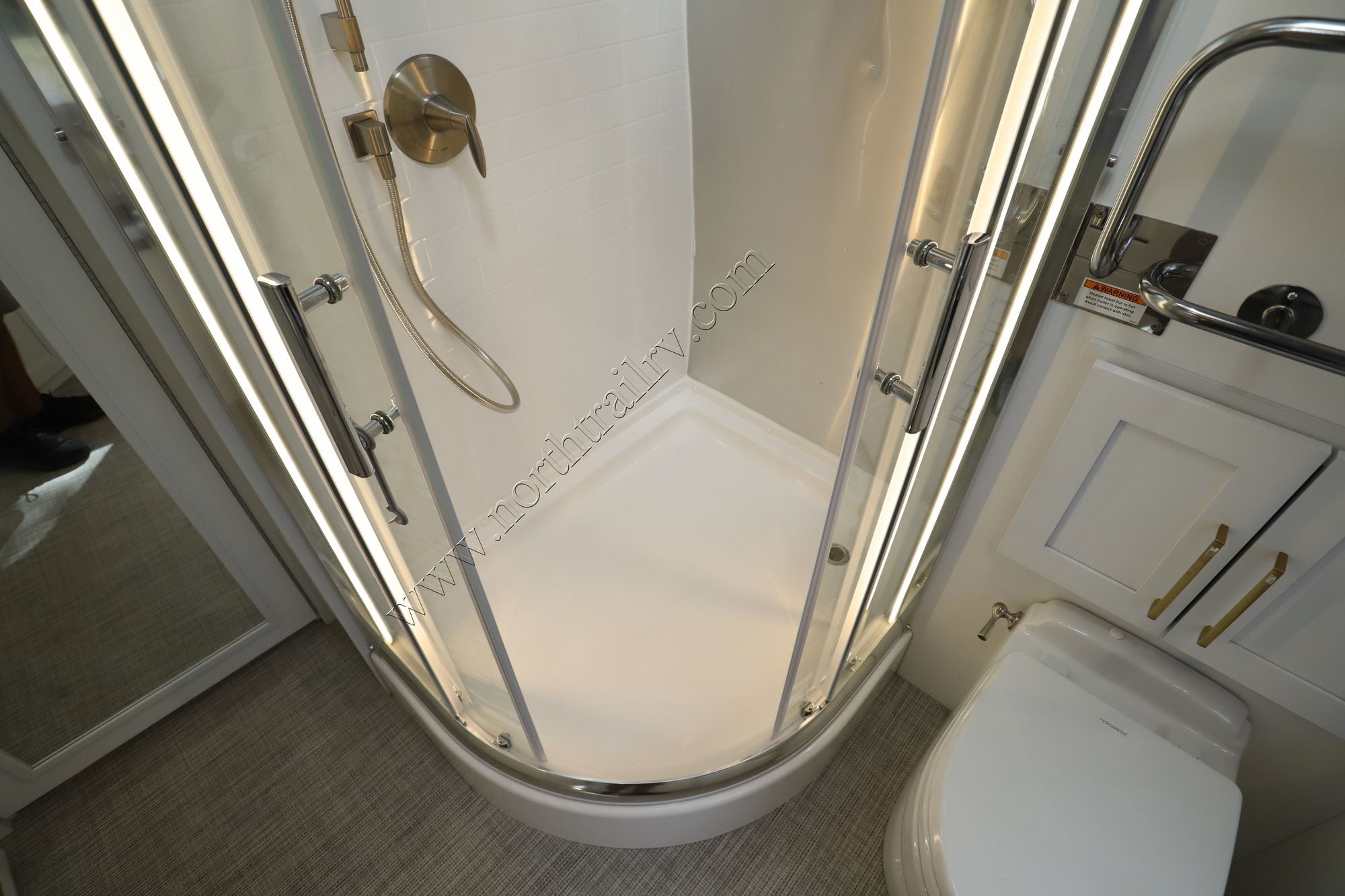 Used 2025 Airstream Classic 33FB Travel Trailer  For Sale