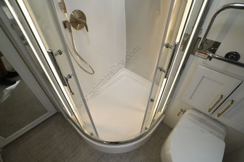 2025 Airstream Classic 33FB