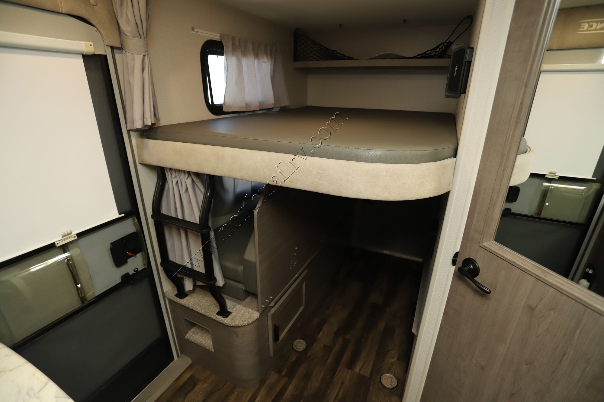 2020 Lance Lance 2445 Travel Trailer Used  For Sale