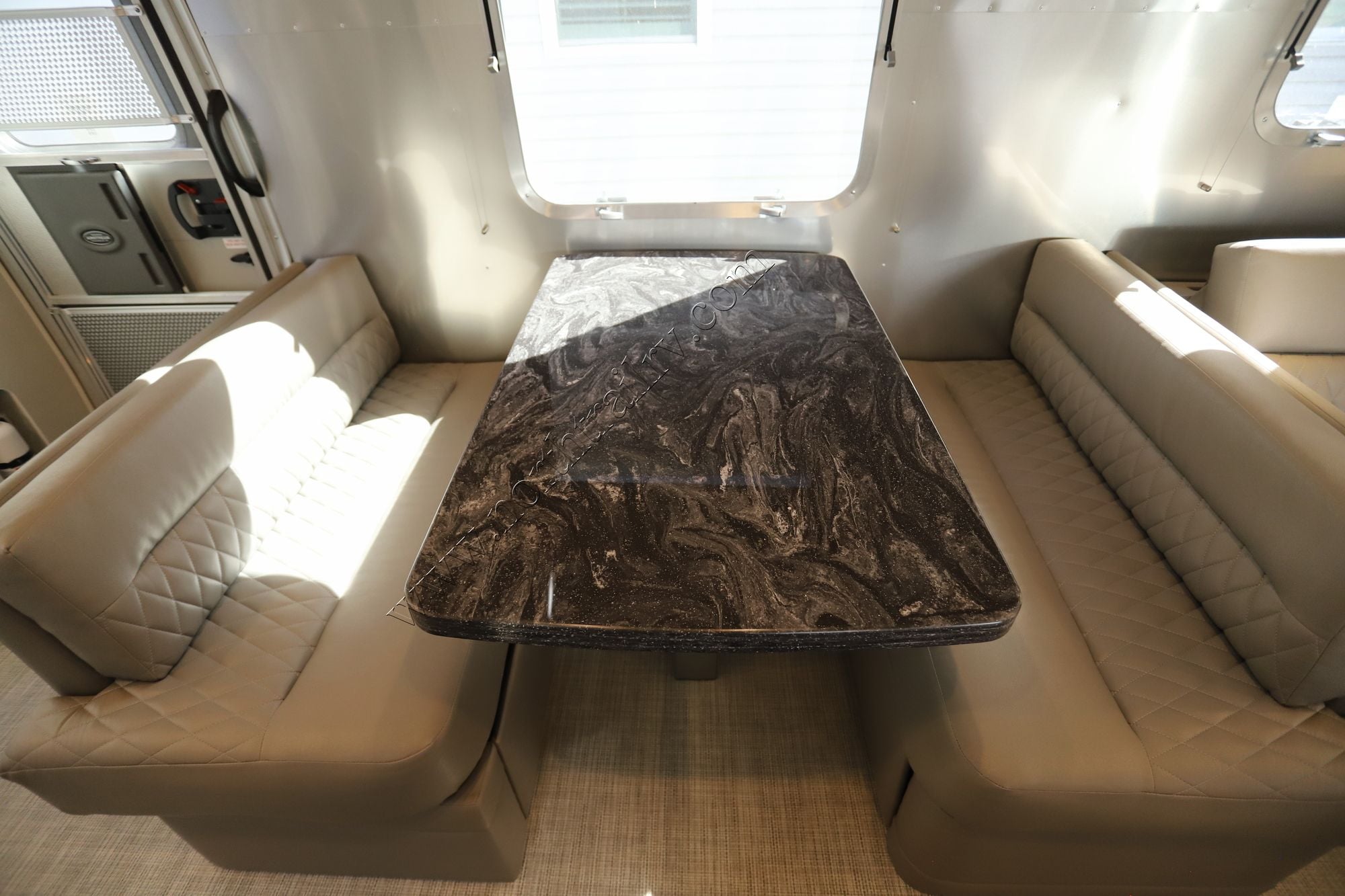 Used 2025 Airstream Classic 33FB Travel Trailer  For Sale