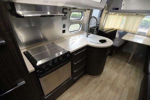 2014 Airstream International SIGNATURE 27FB Travel Trailer