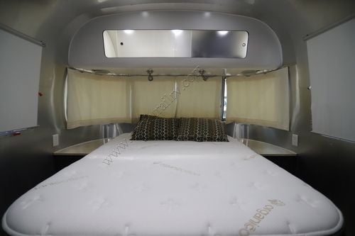 2014 Airstream International SIGNATURE 27FB Travel Trailer