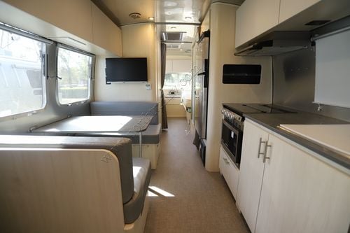 2025 Airstream Flying Cloud 28RBT
