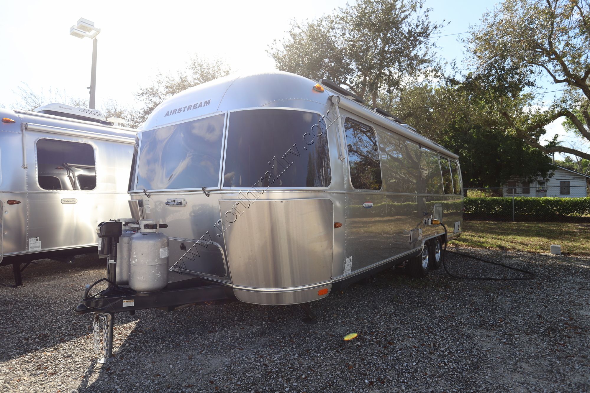 Used 2014 Airstream International SIGNATURE 27FB Travel Trailer  For Sale