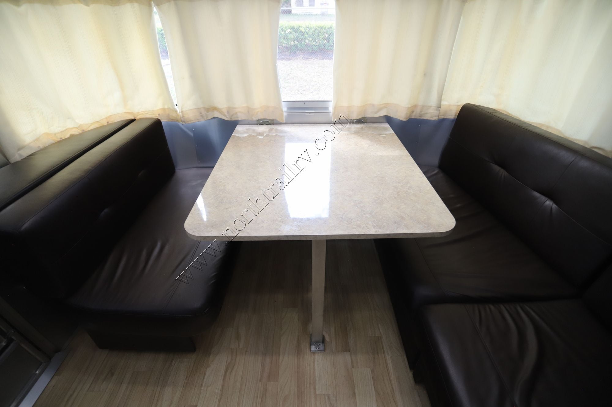 Used 2014 Airstream International SIGNATURE 27FB Travel Trailer  For Sale