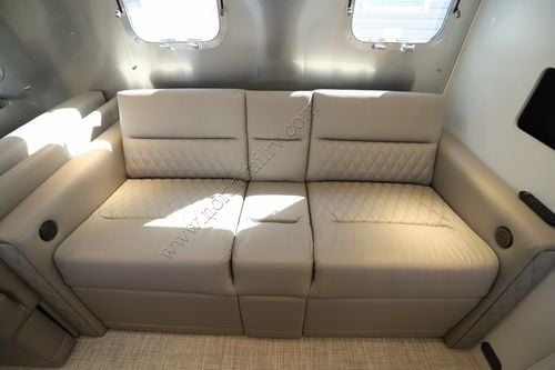 2025 Airstream Classic 33FB