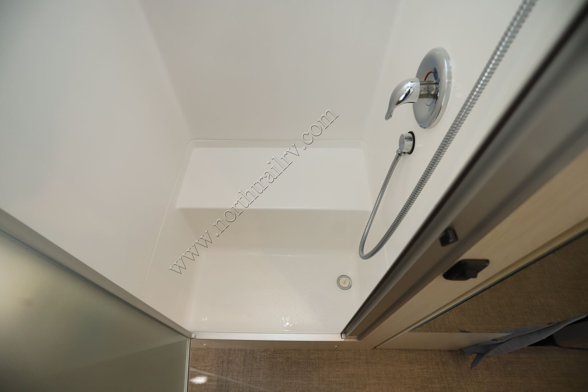 2025 Airstream Flying Cloud 28RBT Travel Trailer Used  For Sale