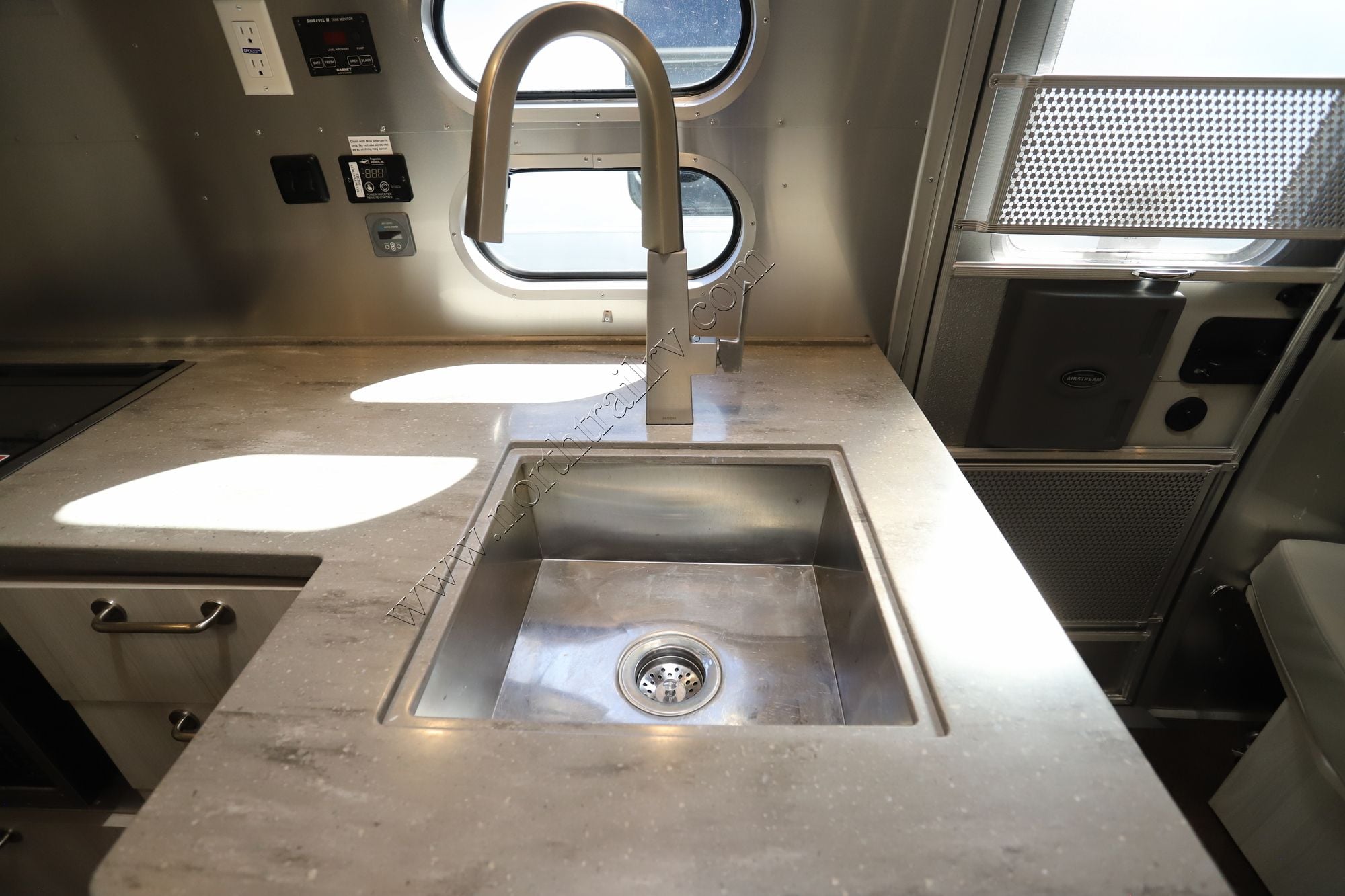 Used 2023 Airstream International 27FB Travel Trailer  For Sale