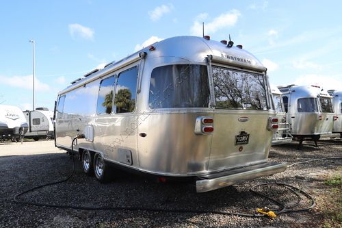 2014 Airstream International SIGNATURE 27FB Travel Trailer