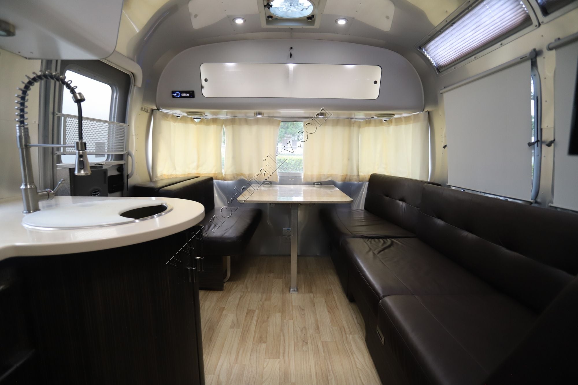 Used 2014 Airstream International SIGNATURE 27FB Travel Trailer  For Sale