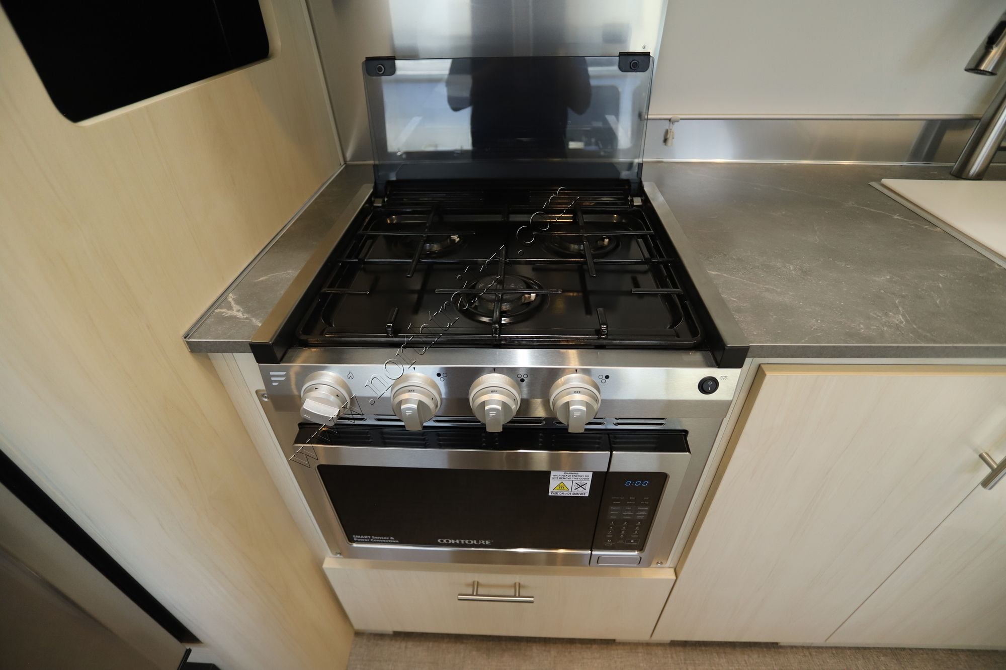 2025 Airstream Flying Cloud 28RBT Travel Trailer Used  For Sale