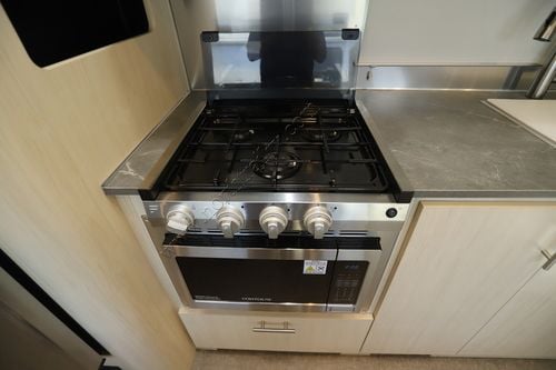 2025 Airstream Flying Cloud 28RBT