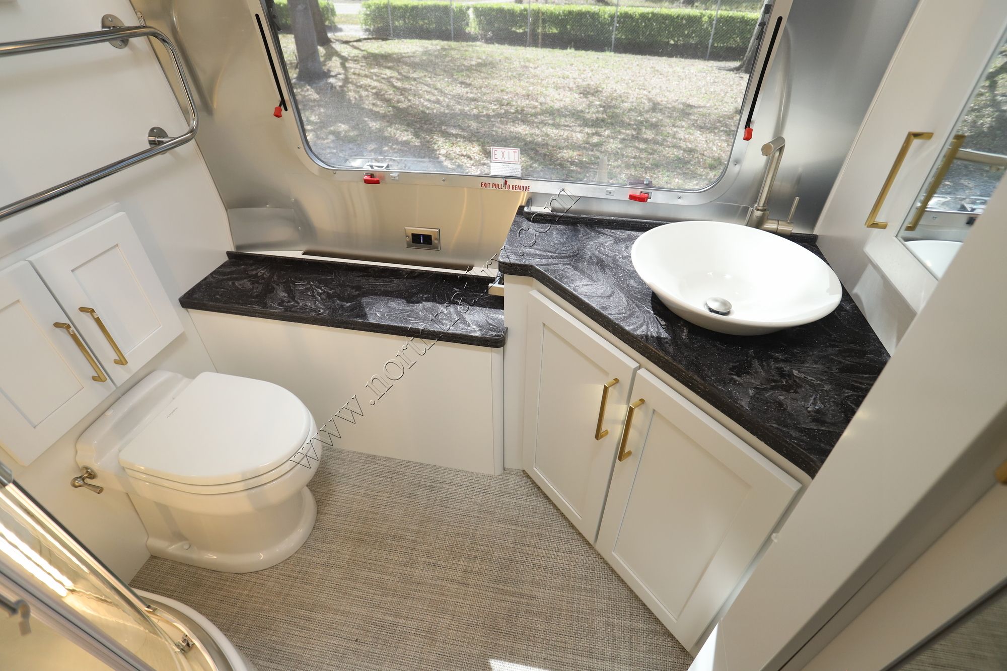 Used 2025 Airstream Classic 33FB Travel Trailer  For Sale