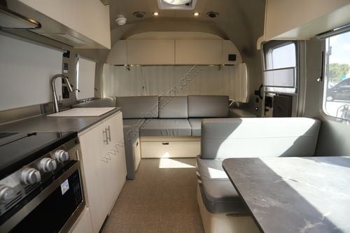 2025 Airstream Flying Cloud 28RBT