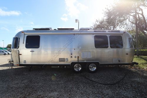 2014 Airstream International SIGNATURE 27FB Travel Trailer