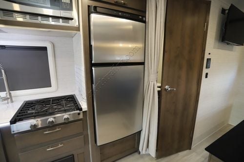 2026 Dynamax Isata 3 24FW