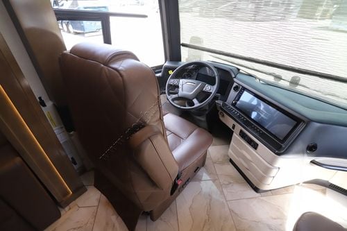 2027 Newmar Essex 4551