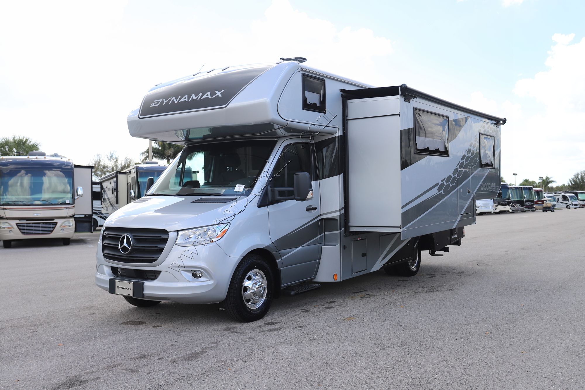 New 2026 Dynamax Isata 3 24FW Class C  For Sale