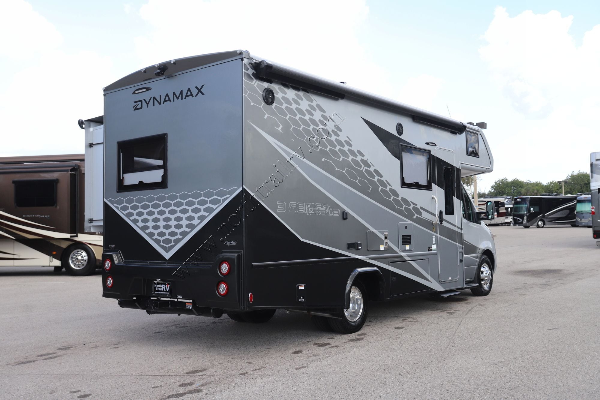 New 2026 Dynamax Isata 3 24FW Class C  For Sale