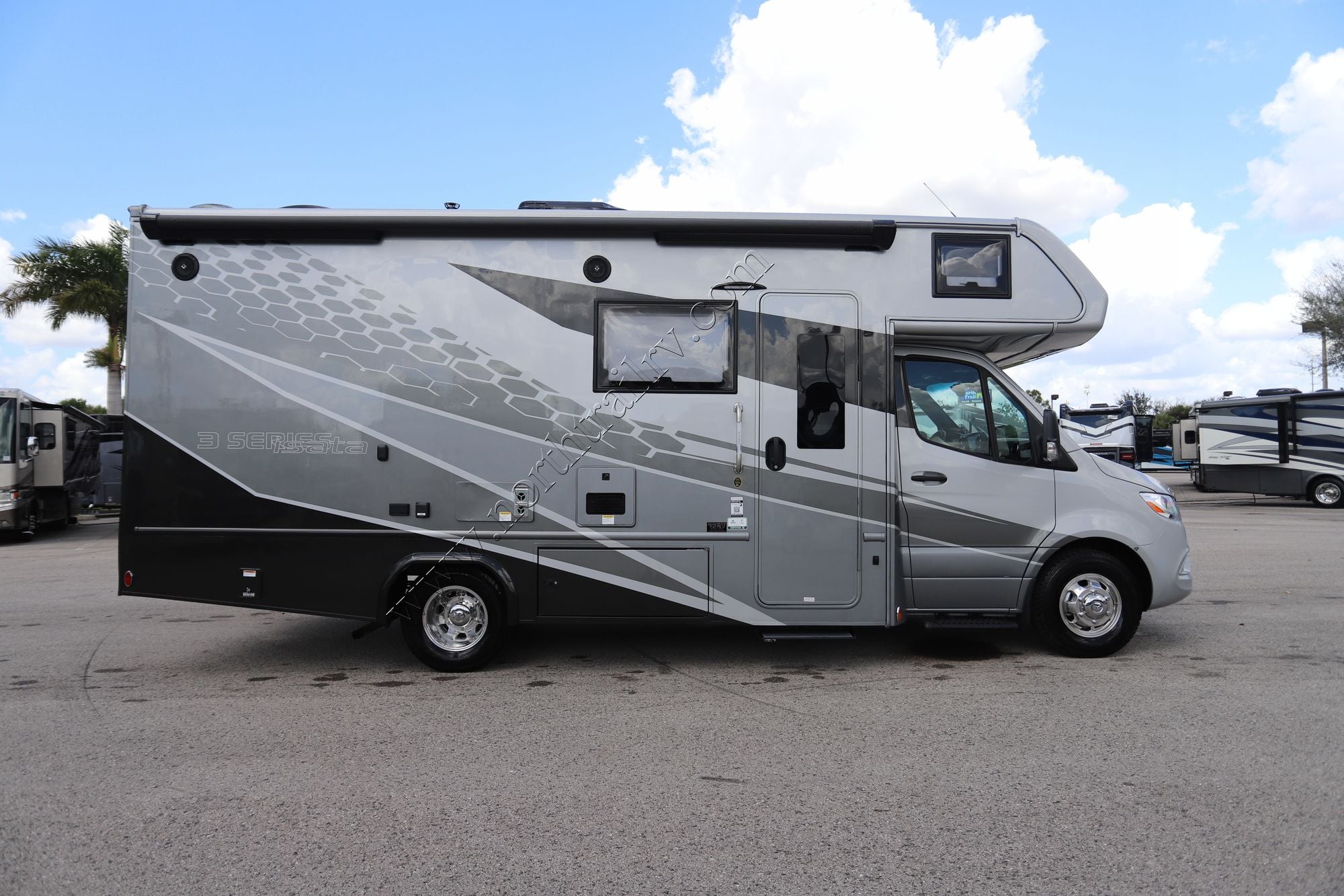 New 2026 Dynamax Isata 3 24FW Class C  For Sale