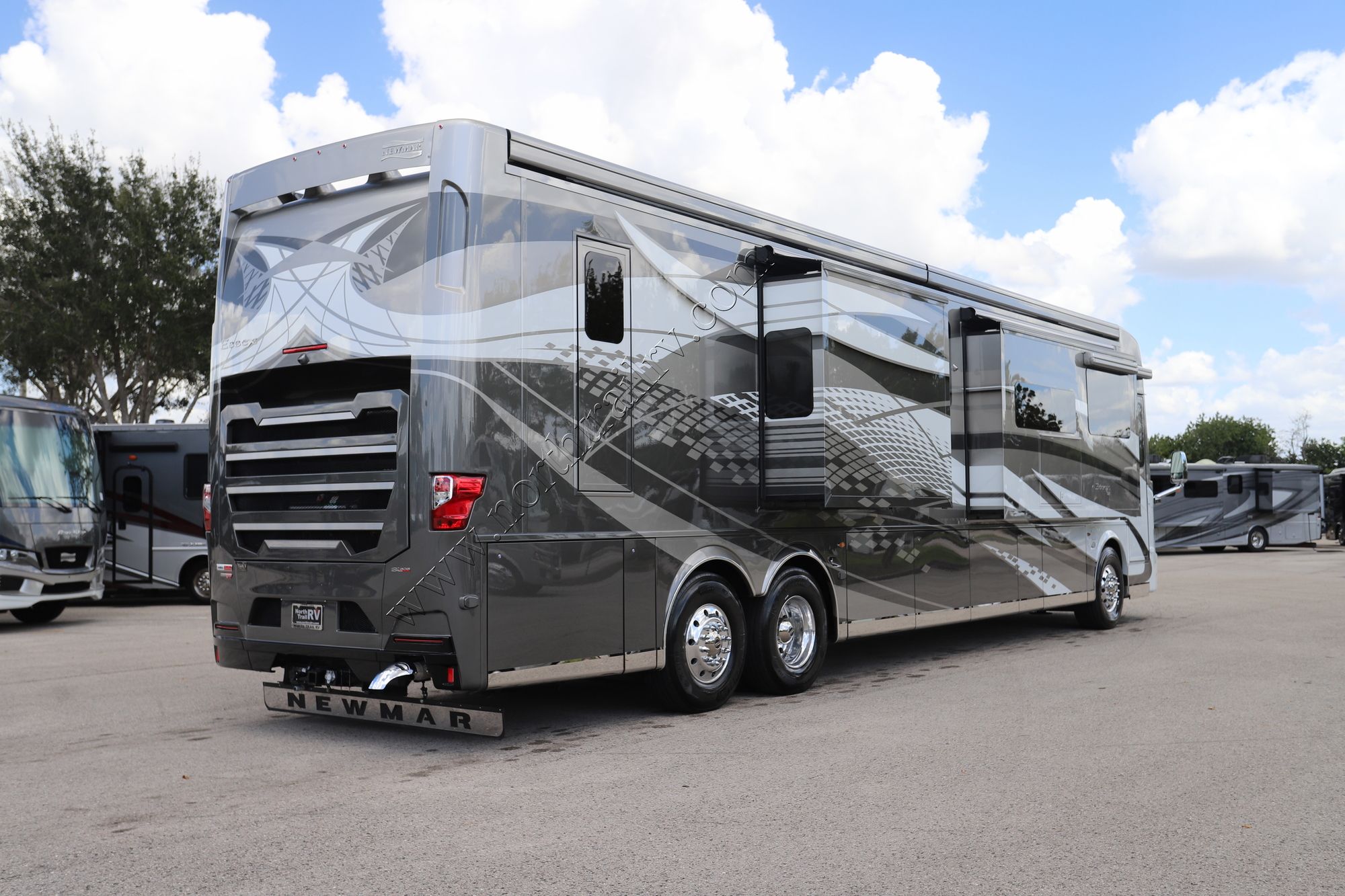 New 2027 Newmar Essex 4551 Class A  For Sale