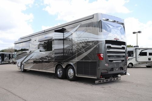 2027 Newmar Essex 4551