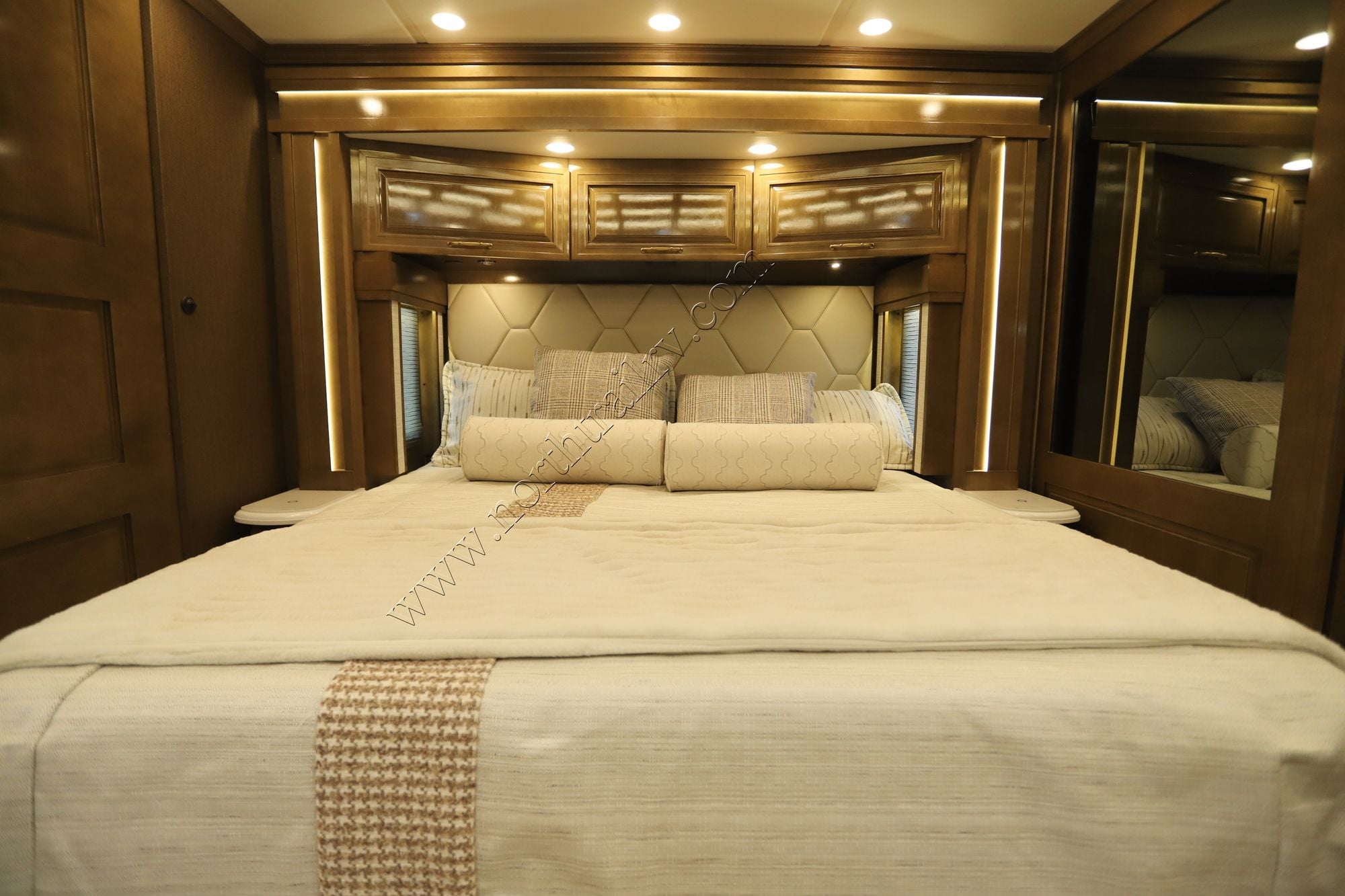 New 2027 Newmar Essex 4551 Class A  For Sale