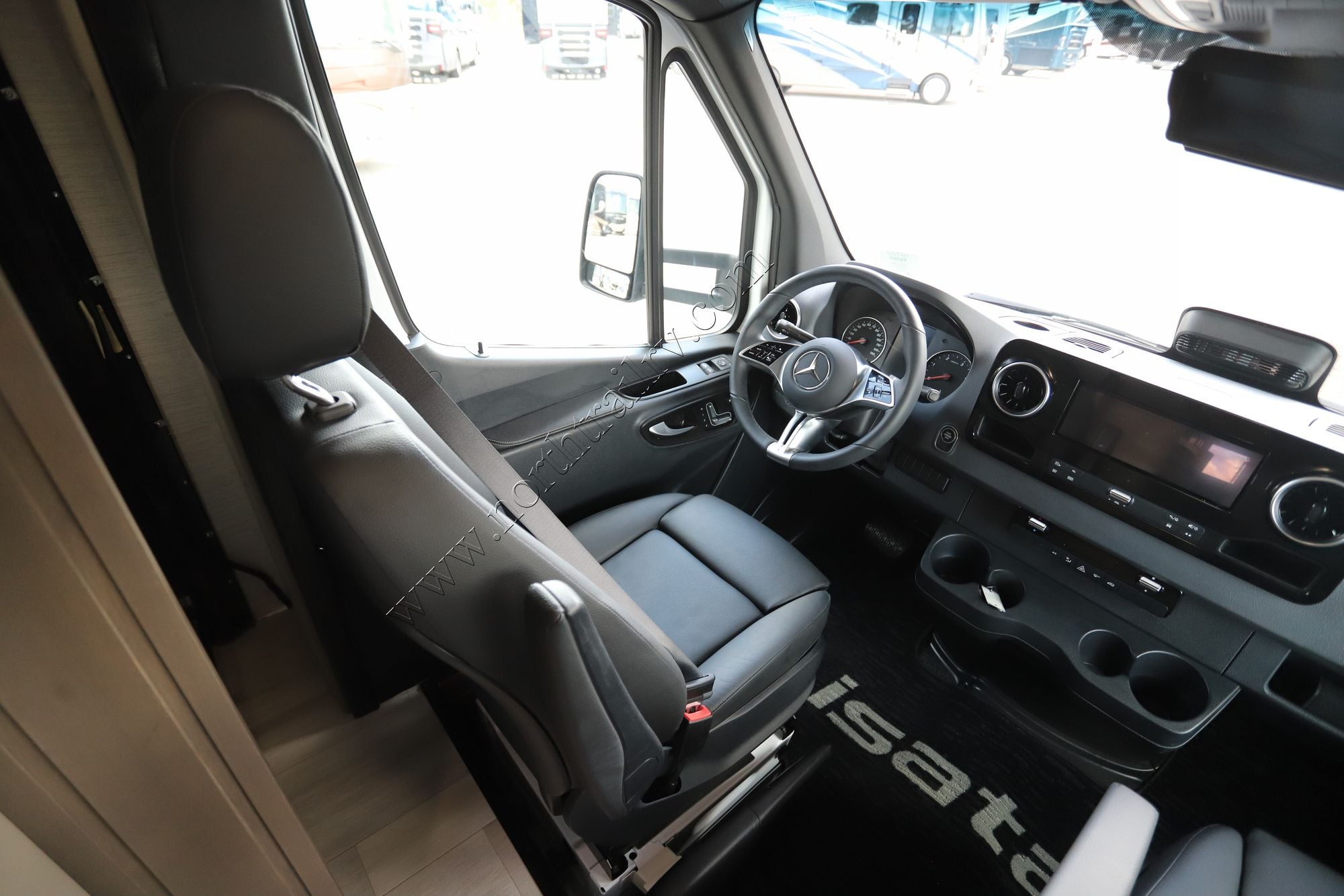 New 2026 Dynamax Isata 3 24FW Class C  For Sale