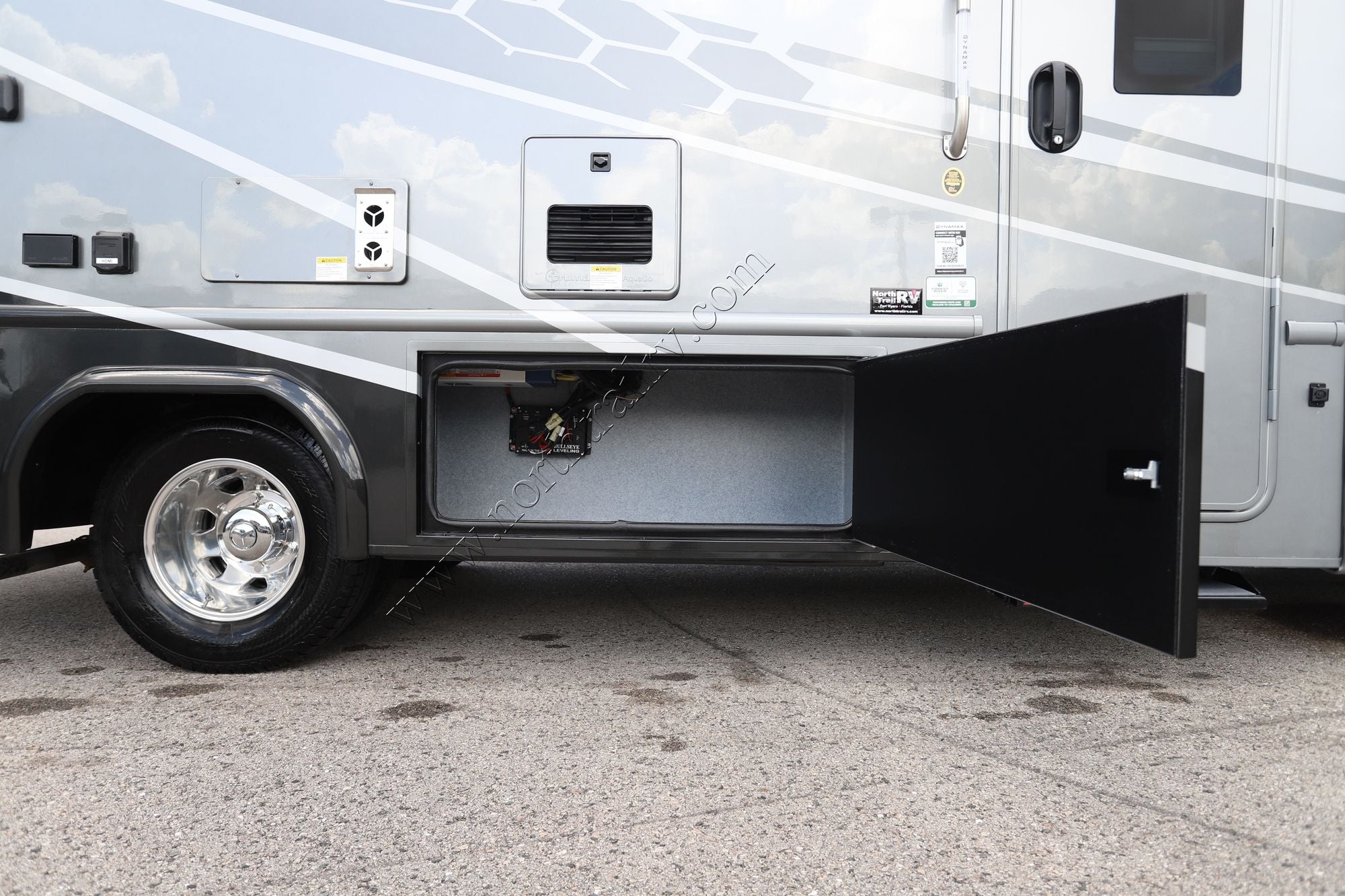 New 2026 Dynamax Isata 3 24FW Class C  For Sale