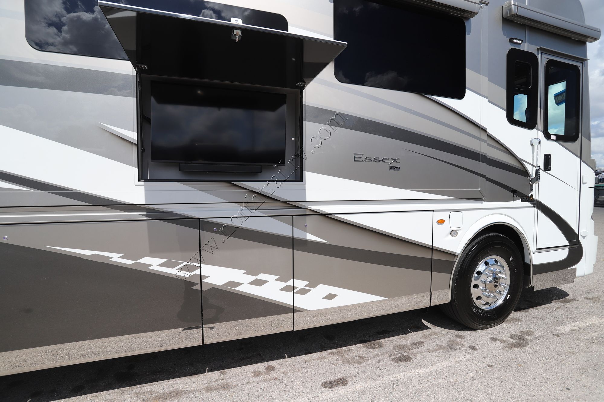 New 2027 Newmar Essex 4551 Class A  For Sale