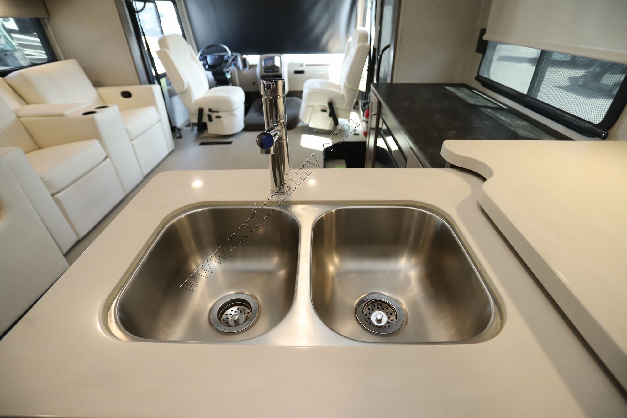 Used 2022 Winnebago Adventurer 36Z Class A  For Sale