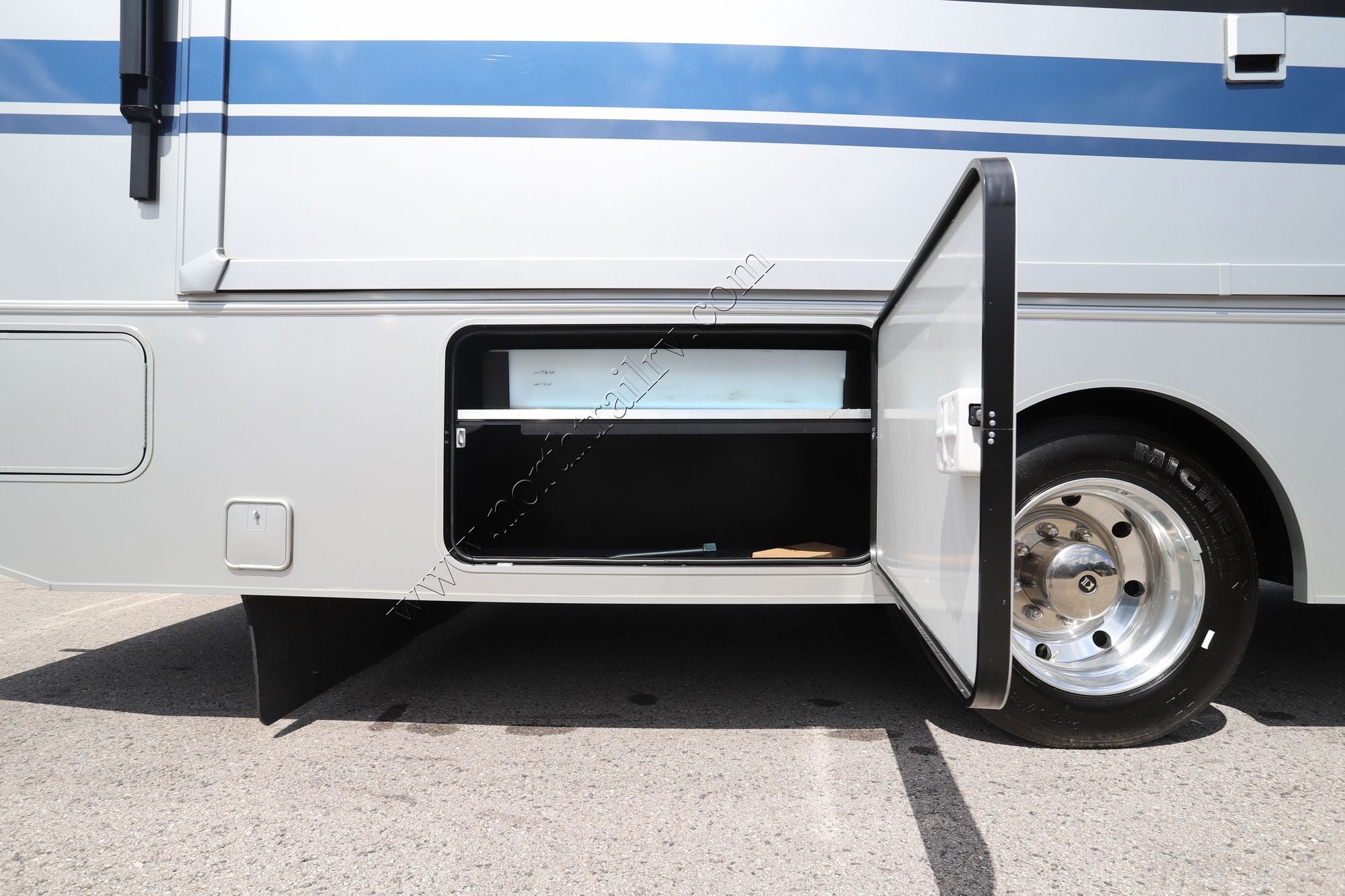 Used 2022 Winnebago Adventurer 36Z Class A  For Sale