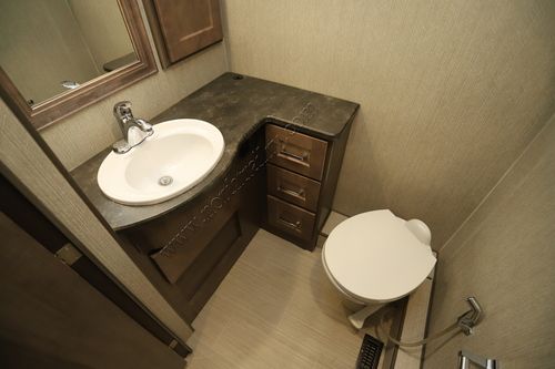 2022 Winnebago Adventurer 36Z