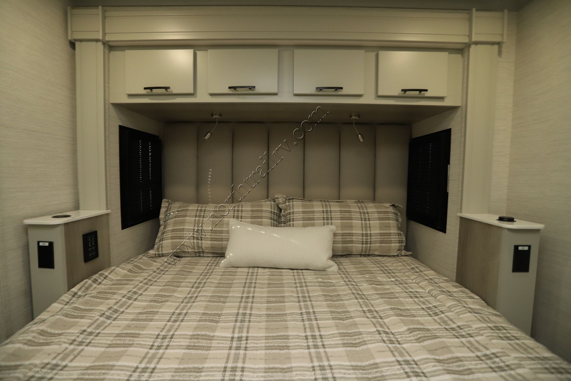 New 2026 Dynamax Dynaquest Xl 3400KD Super C  For Sale