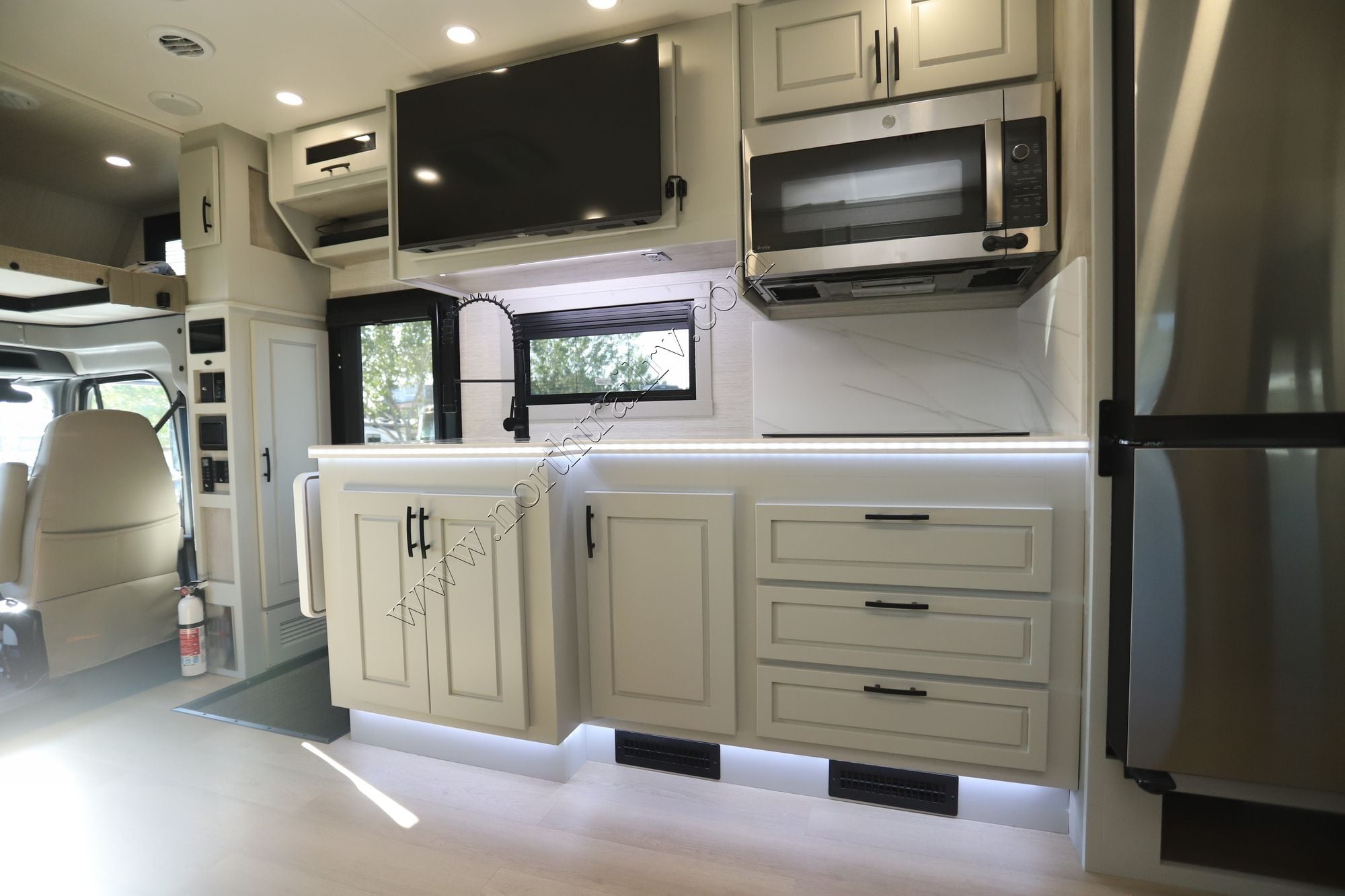 New 2026 Dynamax Dynaquest Xl 3400KD Super C  For Sale