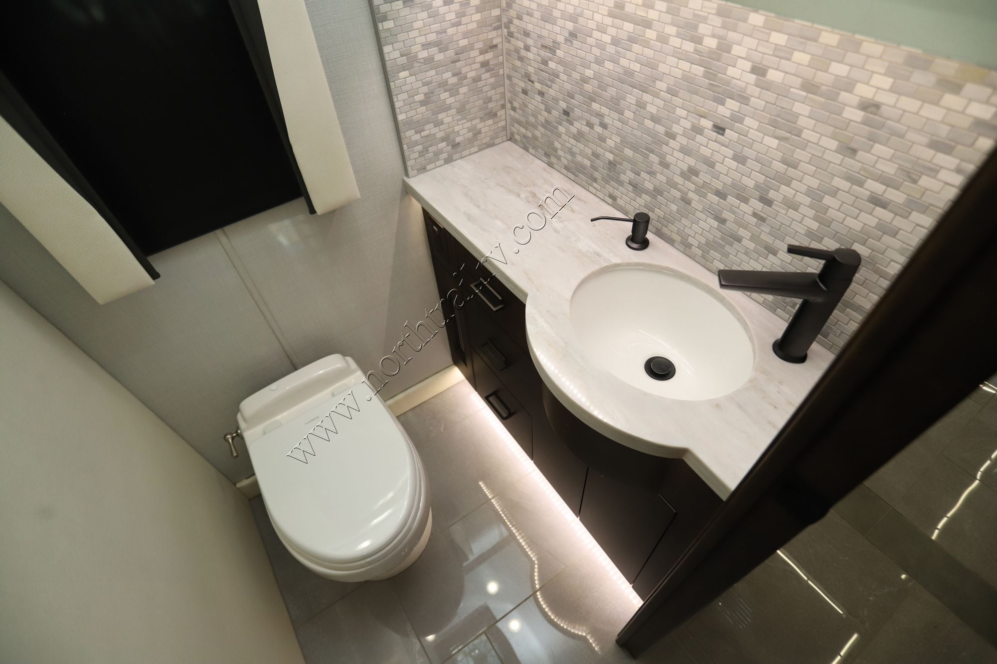 New 2026 Tiffin Motor Homes Zephyr 45PZ Class A  For Sale