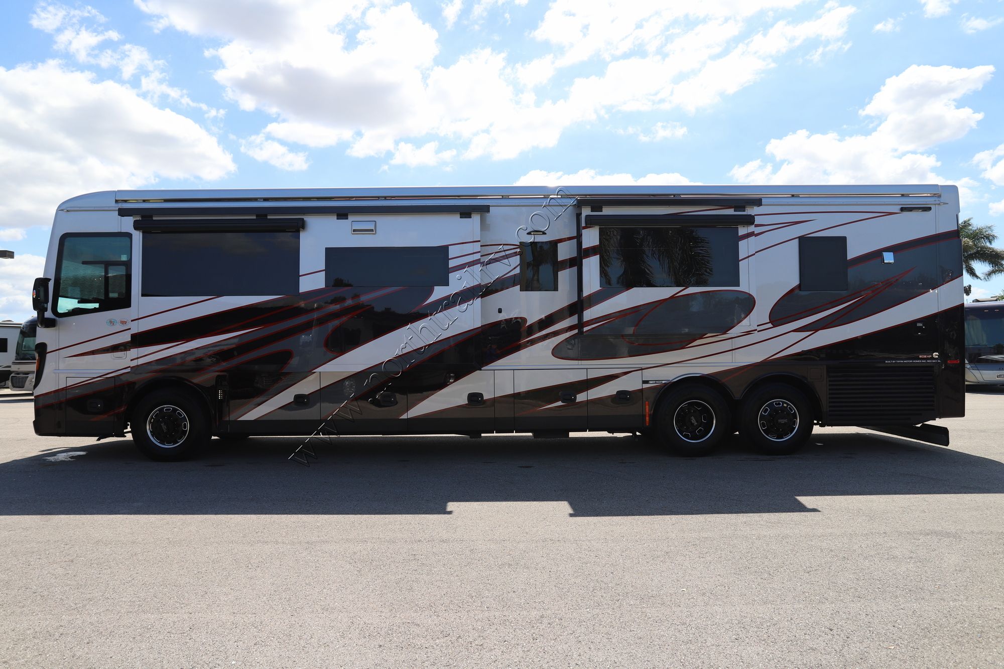 New 2026 Tiffin Motor Homes Zephyr 45PZ Class A  For Sale