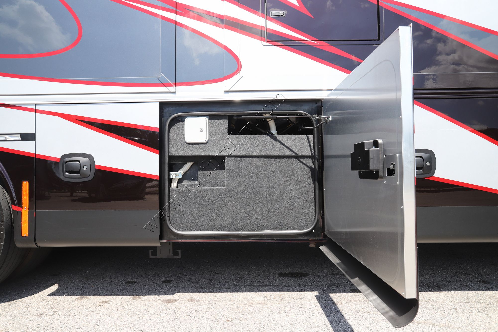 New 2026 Tiffin Motor Homes Zephyr 45PZ Class A  For Sale